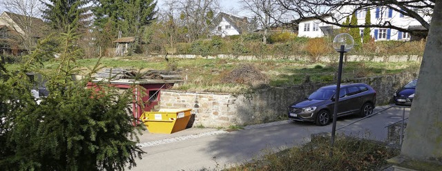 Heute Garten, morgen Bauplatz fr eine...trae gegenber der Wollbacher Kirche   | Foto: Markus Maier