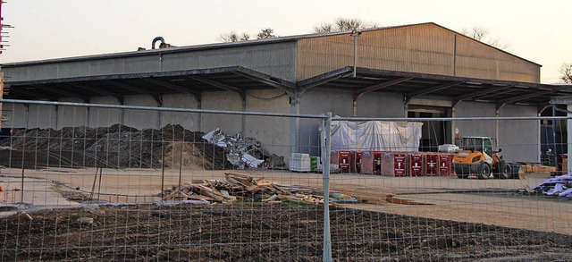 In den frheren Schwenk-Werkshallen be...zhackschnitzeln Strom gewonnen werden.  | Foto: horst david