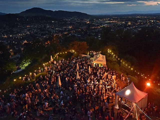 Gedrnge auf dem Schlossberg beim Schl...16. Dem Fest liegt die Stadt zu Fen.  | Foto: Michael Bamberger