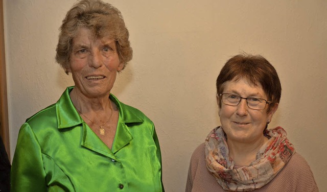 Wurden fr 40 Jahre aktive Mitgliedsch...eehrt: Gertrud Gutmann und Maria Haas.  | Foto: Benedikt Sommer