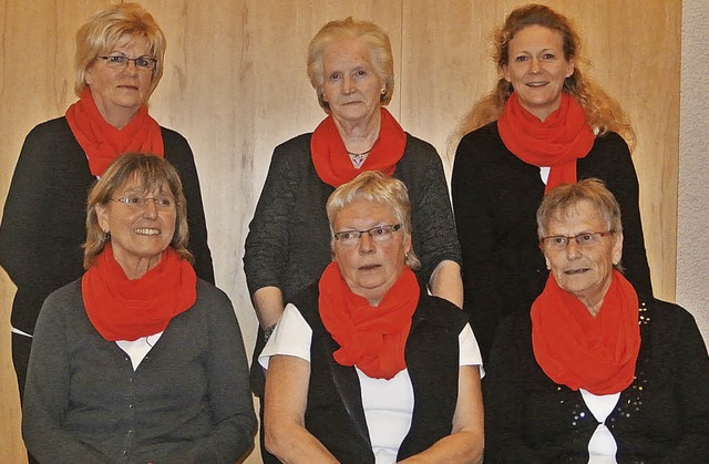 Vorstand der Frauengemeinschaft Todtna...itzerin Lilo Nobst (sitzend von links)  | Foto: Karin Maier
