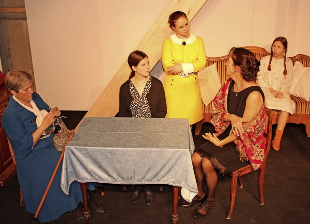 Die Proben sind beendet. Das Wiwa-Ense...;Acht Frauen&#8220; in der Kultschr.  | Foto: MARTIN WILLI