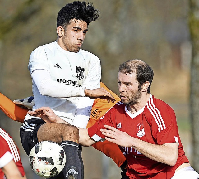 Garant fr wenig Gegentore: Roberto Bi... gegen den Kirchzartener Taylan Boya)   | Foto: Patrick Seeger