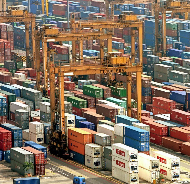 Der weltgrte Containerhafen liegt in Singapur.    | Foto: DPA