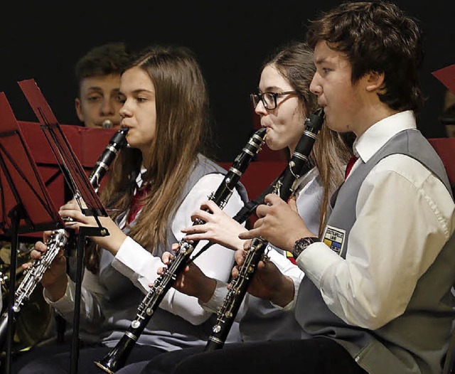 Das Jugendorchester spielt auf.   | Foto: Heidi Fssel