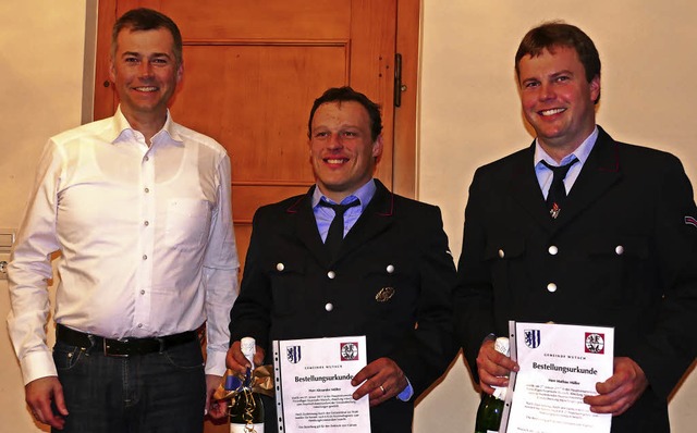 Brgermeister Christian Mauch (links) ...kommandanten der Abteilung Mnchingen.  | Foto: Stefan Limberger-Andris