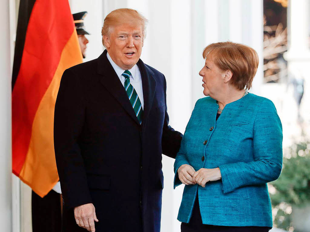 Trump und Merkel vor dem Westflgel des Weien Hauses in Washington.
