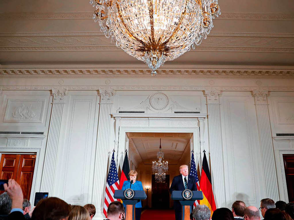 Die erste gemeinsame Pressekonferenz: Angela Merkel und Donald Trump im Weien Haus.