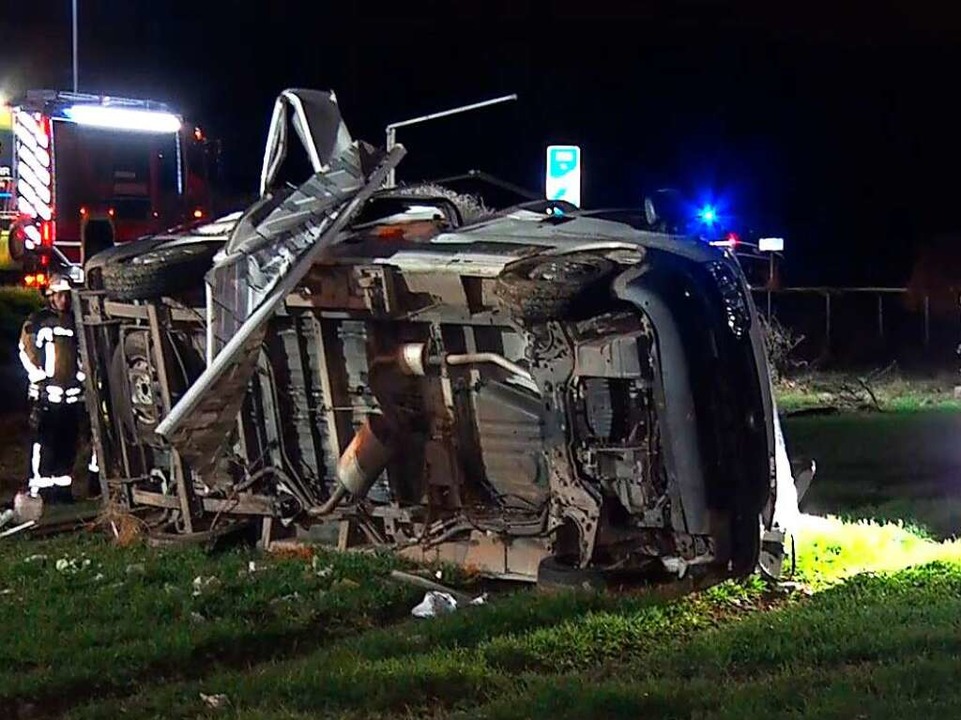 Die beiden Unfallfahrzeuge lagen fnfzig Meter weit auseinander.  | Foto: Kamera 24