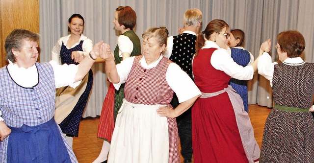 Der Markgrfler Trachtenverein unterhi...ltennachmittag  mit  Gesang und Tanz.   | Foto: Sedlak