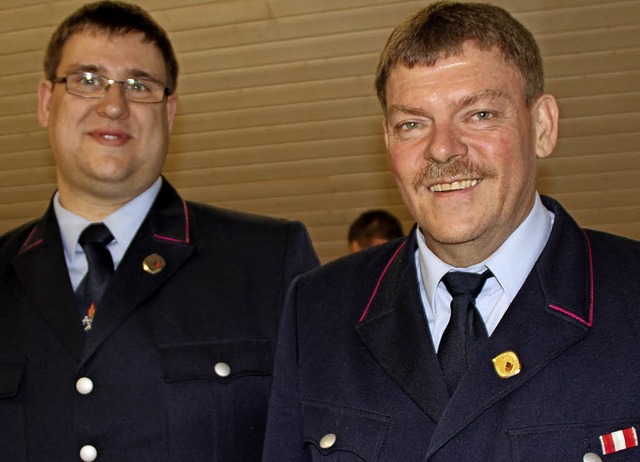 Daniel Ebi (links) ist neuer Kommandan...ler bte dieses Amt 13 Jahre lang aus.  | Foto: Rolf Reimann