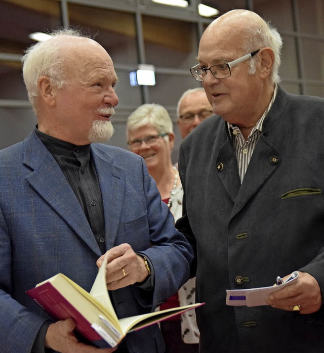 Sprachwissenschaftler Konrad Kunze (li...Auggener Seniorenbros, Hartmut Krone.  | Foto: Beatrice Ehrlich