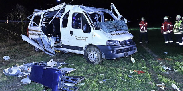 Beim Unfall auf der Autobahn kurz vor ...ieben Menschen wurden schwer verletzt.  | Foto: Wolfgang Knstle