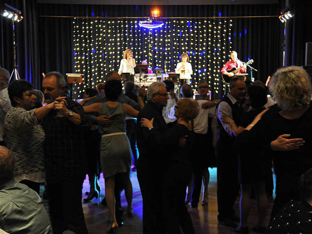 Impressionen von Tanzereignis Ballroom Classic mit der Live-Band Gin Fizz im Kurhaus Bad Krozingen.