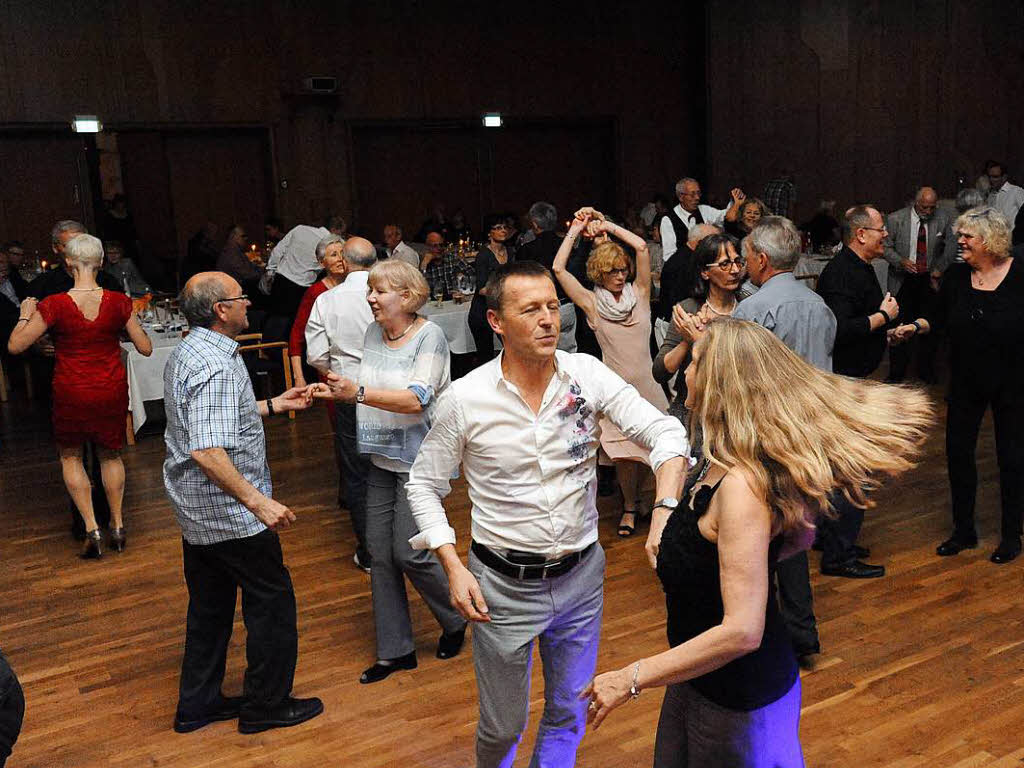 Impressionen von Tanzereignis Ballroom Classic mit der Live-Band Gin Fizz im Kurhaus Bad Krozingen.