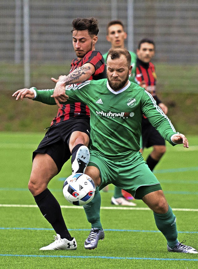 Vorne fehlte der letzte Tick: Der Zell... ehemaligen Teamkollegen Patrick Rueb   | Foto: Markus Schchtele