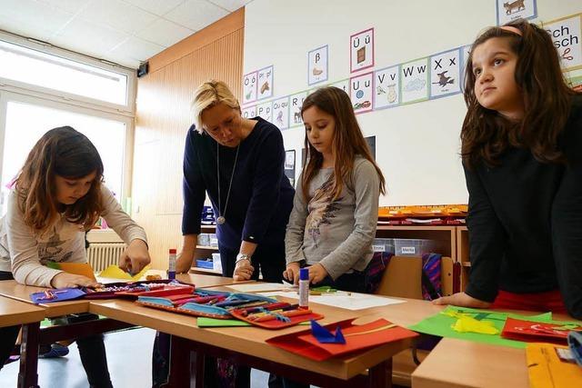 Kultusministerin besucht die grte Grundschule im Landkreis