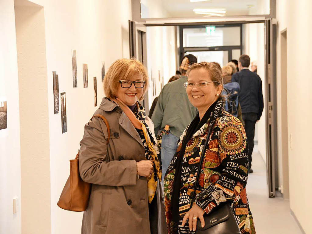 Ortsvorsteherin Sabine Hartmann-Mller (links) und Brgermeisterin Diana Stcker