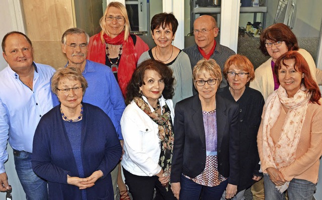 Der besttigte Vorstand mit Kuratoren ...isitzern stellte sich zum Gruppenbild.  | Foto: Barbara Ruda