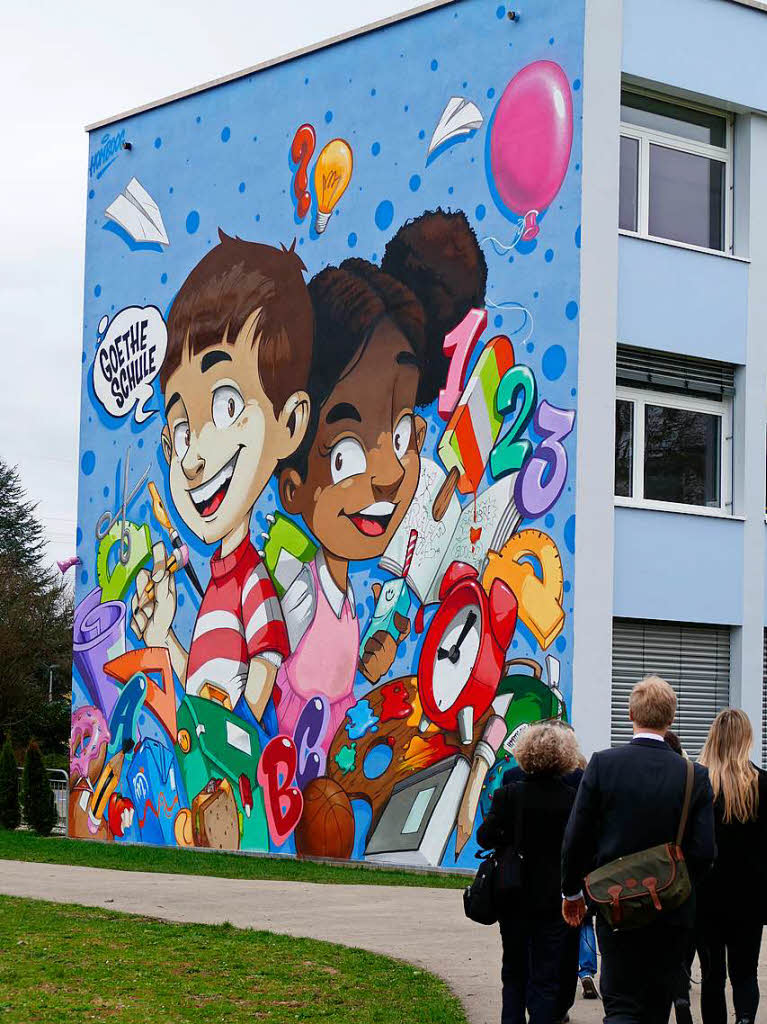 Die Goetheschule kommt mit einem munteren Graffiti multikulturell daher