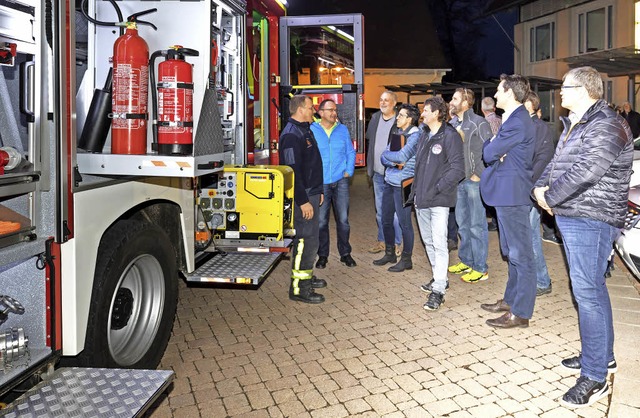 Mitglieder der Feuerwehrabteilung stel...rad fr die Abteilung Birkendorf vor.   | Foto: Wilfried Dieckmann