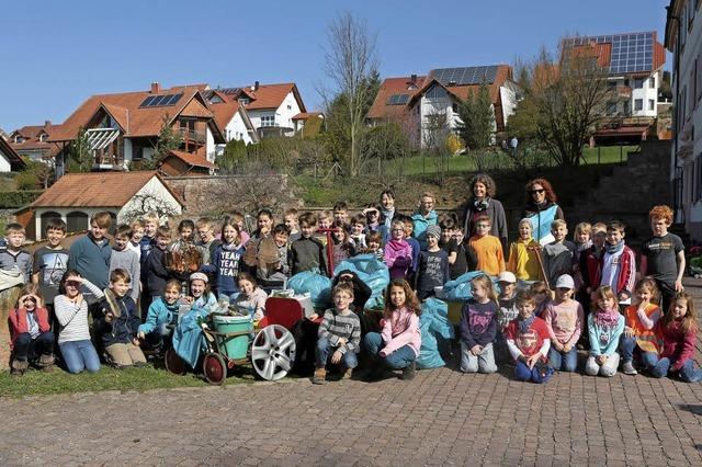 Grundschler machen Flurputzete