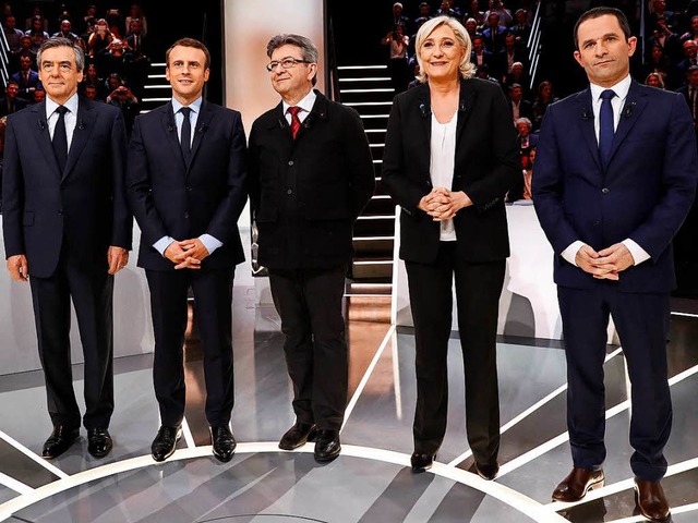 Franois Fillon, Emmanuel Macron, Jean...amon vor der TV-Diskussion (von links)  | Foto: dpa