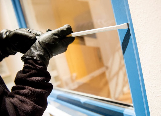 Bei einem Einbruch in Schopfheim versu... den Balkon einzudringen (Symbolbild).  | Foto: dpa