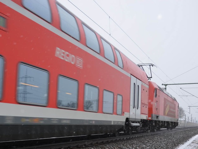 Auf den Puffern eines Regionalzugs wie...en unerlaubt mitgefahren (Symbolbild).  | Foto: Andrea Drescher