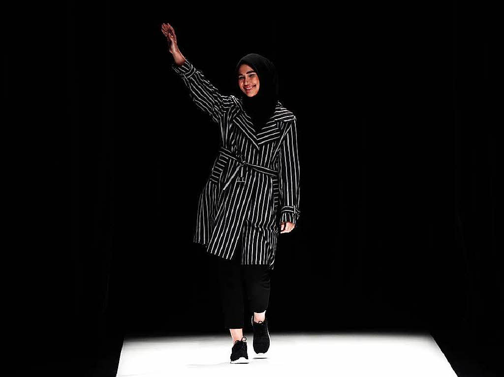 Die indonesische Designerin Rani Hatta nach ihrer Show