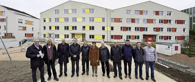 Vor dem Neubau (v. l.): Rainer Lindenm...n Ochs (Grne) und Alois Spth (CDU).   | Foto: Guido Gegg
