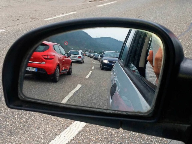 Im Rckspiegel war der lange Stau nur zu erahnen  | Foto: Verena Pichler 