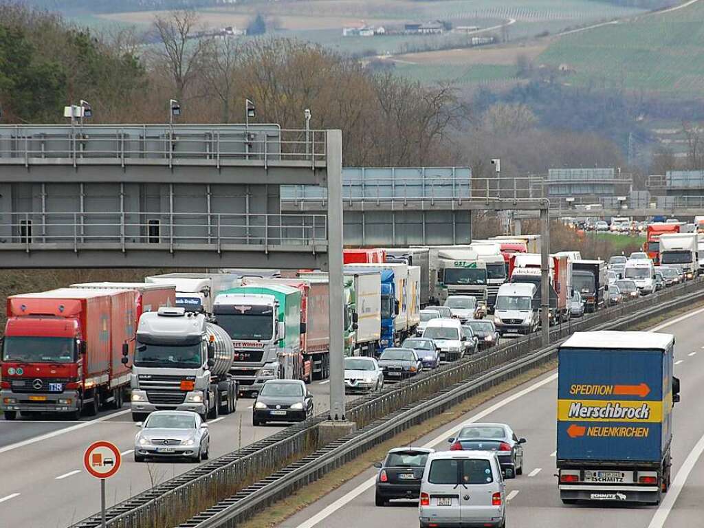 Autofahrer Müssen Mit Stau Auf Der A5 Zwischen Efringen-kirchen Und 