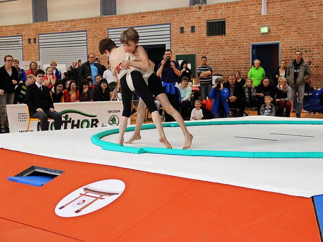 Sumo ist beim Nachwuchs beliebt: leich...uch mit wenig Fleisch  auf den Rippen.  | Foto: Christian Engel