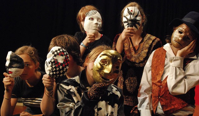Ob mit oder ohne Maske: Beim  Theaters...die Jugendlichen ihre Strken finden.   | Foto: Barbara Ruda