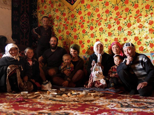Im Pamir lernen sie tadschikistanische Gastfreundschaft kennen, Juni 2013.  | Foto: Gwen Weisser