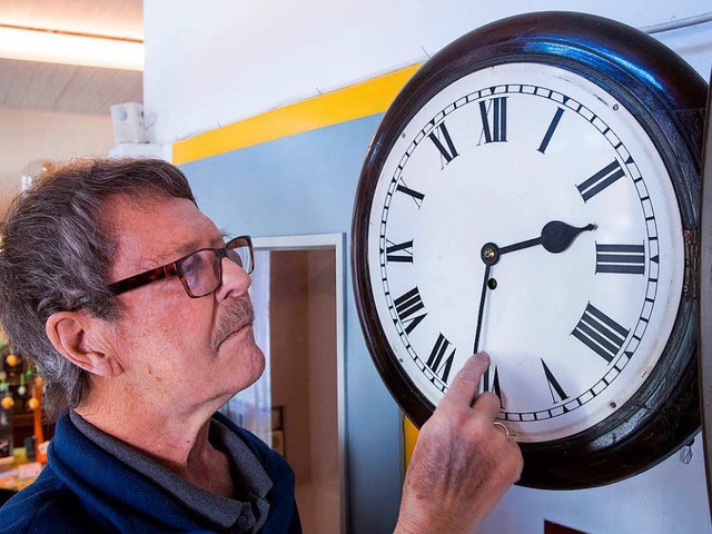 Tick, tick, tick! In Gnter Kleins Werkstatt wird Zeit hrbar.    | Foto: dpa