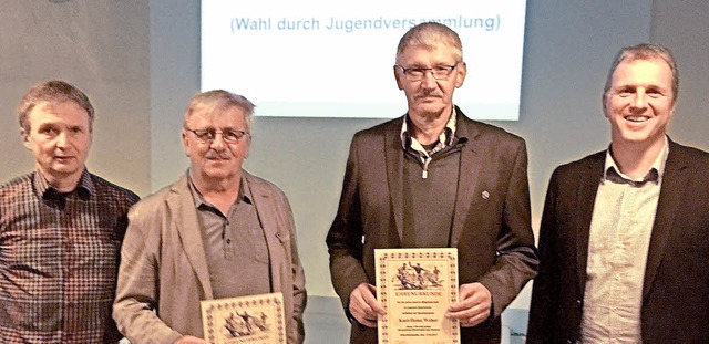 Michael Zimny (links)  und Martin Osbn...er goldenen Ehrennadel ausgezeichnet.   | Foto: Privat