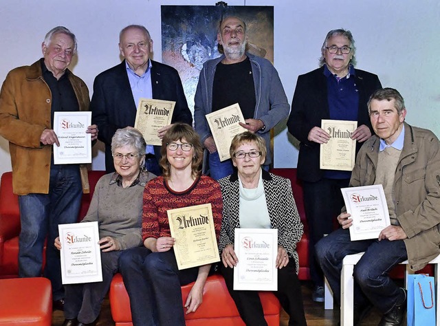 Ehrenmitglieder und langjhrige Mitgli...na Barho, Lina Schssele, Axel Britsch  | Foto: w. knstle