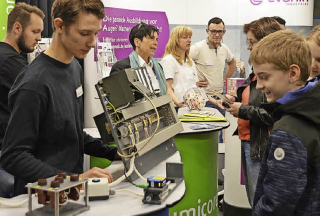 35 Unternehmer prsentierten sich bei ...Bit in der Gertrud-Luckner-Realschule.  | Foto: Horatio Gollin