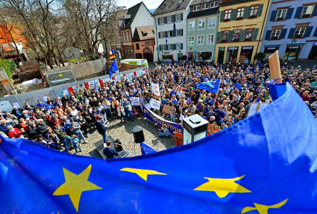 &#8222;Pulse of Europe&#8220; in Freiburg auf dem Augustinerplatz  | Foto: Michael Bamberger