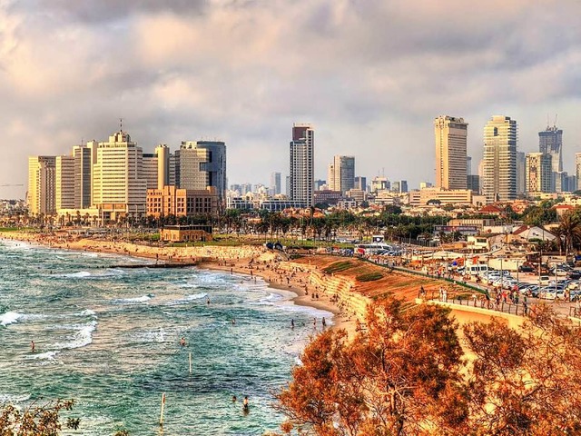 Leichtlebig und sexy: Am Strand von Tel Aviv pulsiert das Leben der Stadt.  | Foto: Fotolia.com/Leonid Andronov 