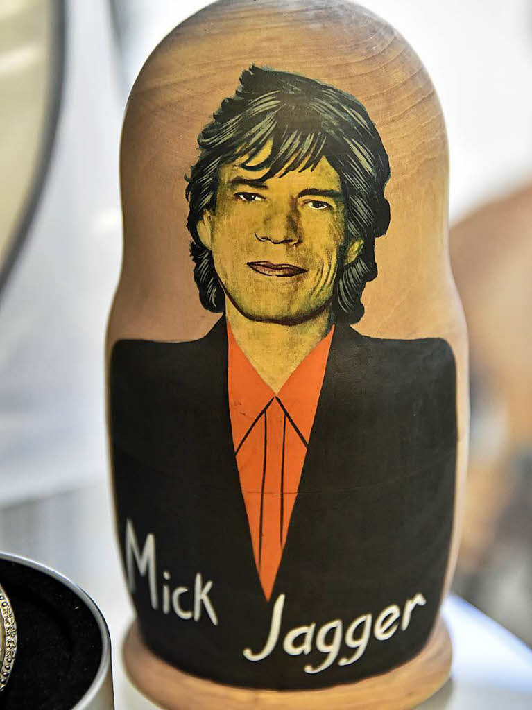 Mick Jagger auf einer  Matroschka