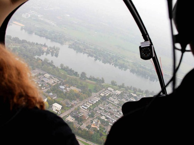 Ein ganztgiger Hubschraubereinsatz b...am Sonntag Blicke und Fragen auf sich.  | Foto: Peter Heck