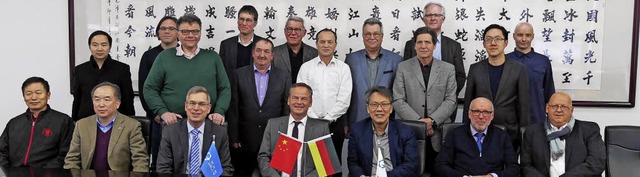 Die Mitglieder der Ortenau-Emmendinger...mit den chinesischen Vertragspartnern   | Foto: Landratsamt