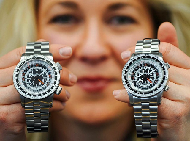 Flschungsflle, im Bild Original (lin...s Uhr, sind an der Baselworld selten.   | Foto: dpa