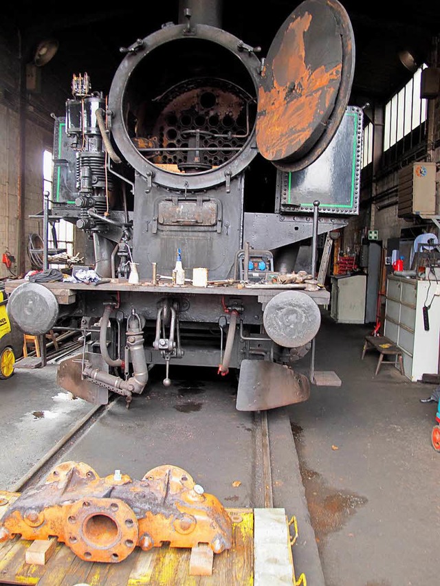 Immer etwa zu tun gibt es fr die Kand...isenbahnfreunde bei der Restaurierung.  | Foto: Jutta Schtz