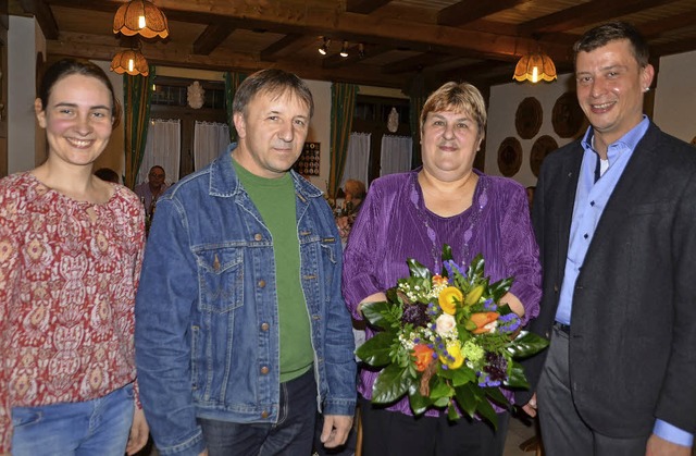 Kiechlinsbergen.  Von rechts, Pfarrer ...m Bialas und Teamsprecherin Eva Meyer.  | Foto: Roland Vitt