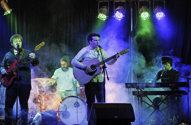 Fr einen guten Zweck spielte die Band...leader Dominik Bchele im Lwen-Saal.   | Foto: FSSel