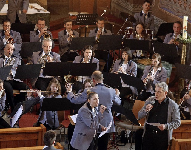 Das &#8222;Hallelujah&#8220; von Leona...dazu und berhrten damit die Zuhrer.   | Foto: Heidi Fssel